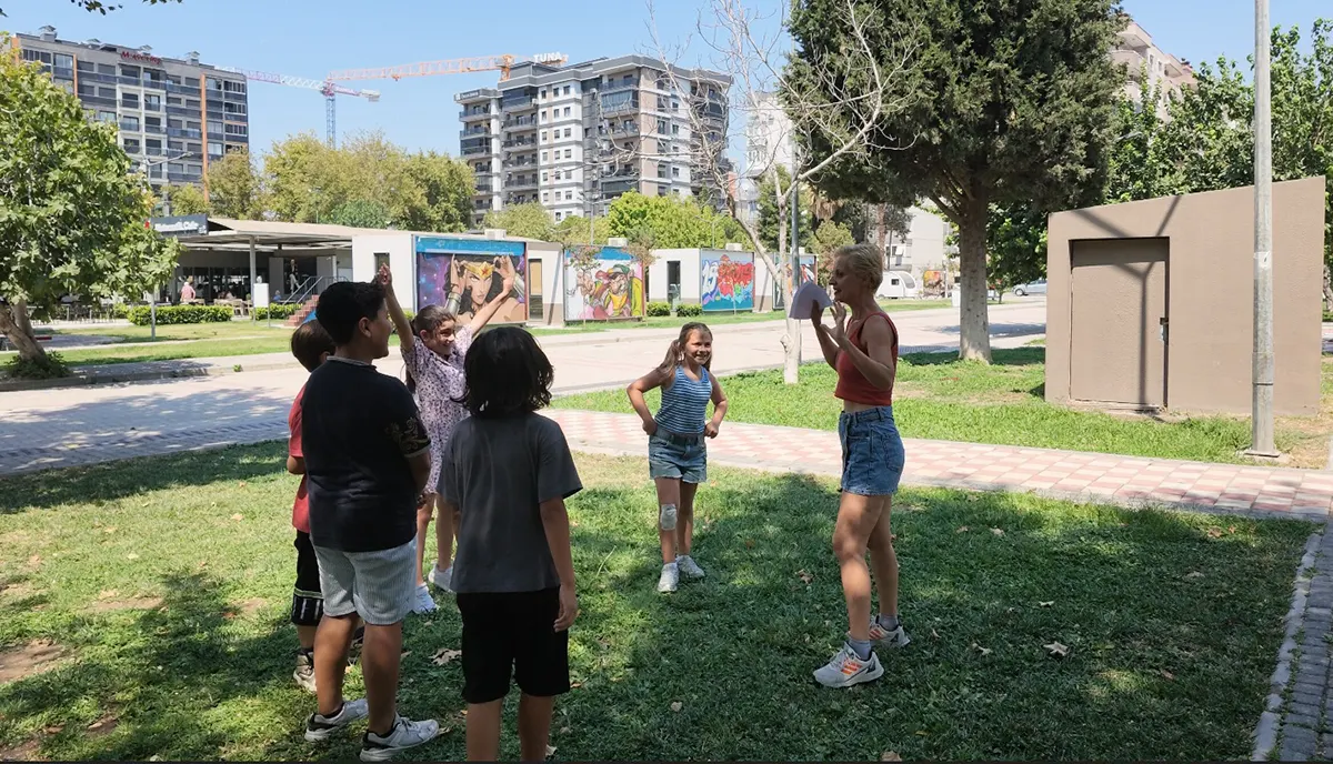 BAYRAKLIâDA ÃOCUKLAR YAZ OKULU ATÃLYELERÄ°NDE BULUÅTU (2) kopya-1788519998984.webp